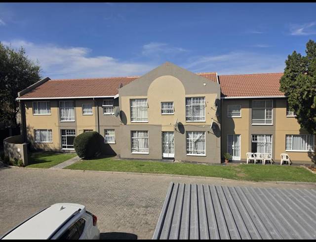 2 BEDROOM TOWNHOUSE FOR SALE IN VERWOERDPARK